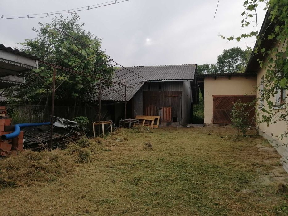 Терміново продаю земельну ділянку з будинком