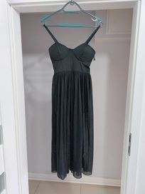 Czarna sukienka midi elegancka xs długa na ramiączkach
