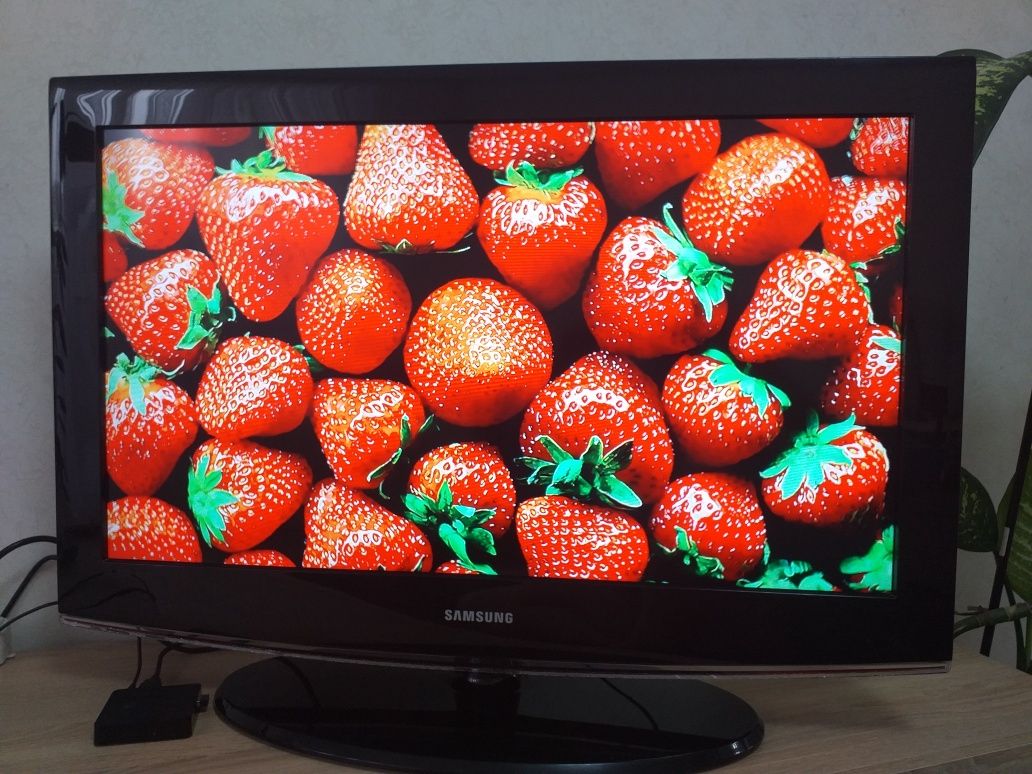 Чудовий SAMSUNG 32" дюйма.