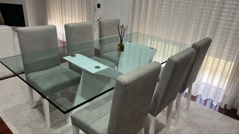 Conjunto mesa e cadeiras