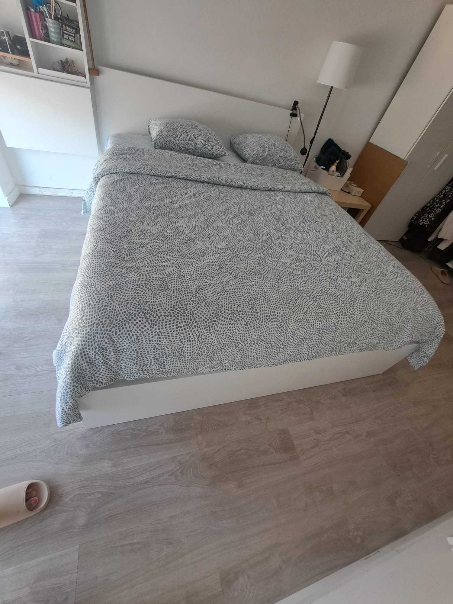 Venda de cama, estrados e roupas de cama
