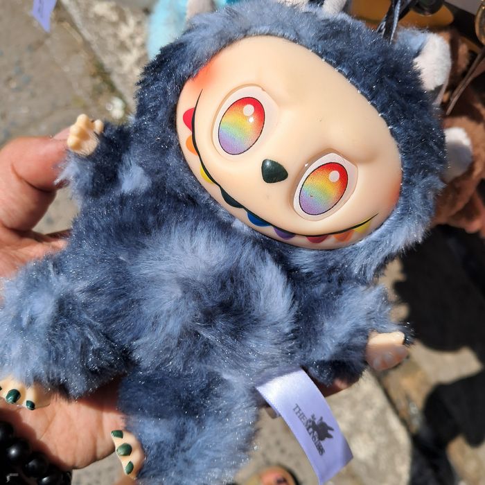 Labubu lafufu seria Big into energy kolor Secret szary polecam