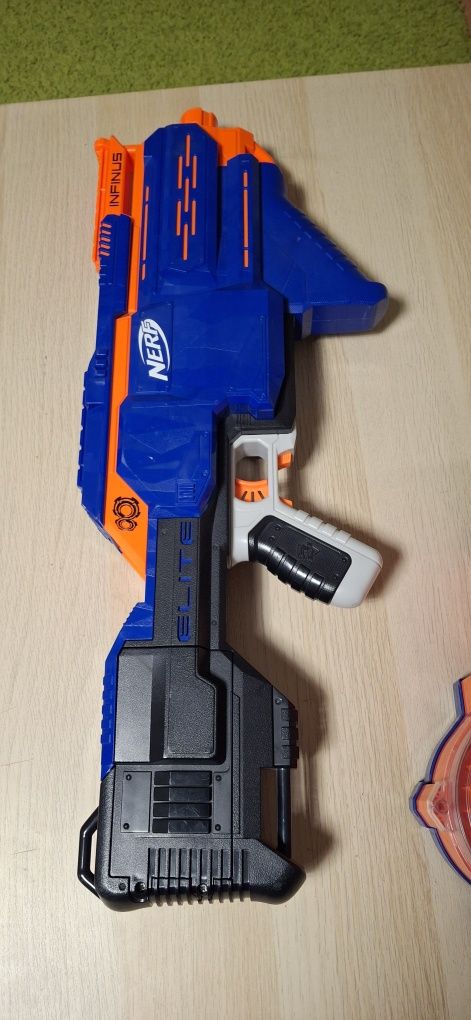 Nerf Infinius Automat