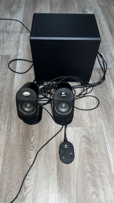 Колонки для компʼютера. Акустична система 2.1 Logitech X-210