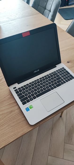 Laptop ASUS R556L i3