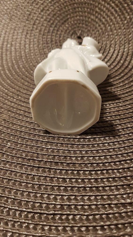 Figurka z porcelany ze  złotym motywem firmy Katzhütle 1920r