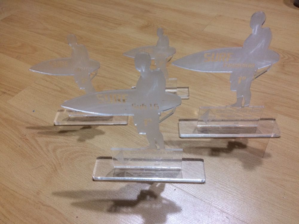 4 estatuetas / taças / trofeus