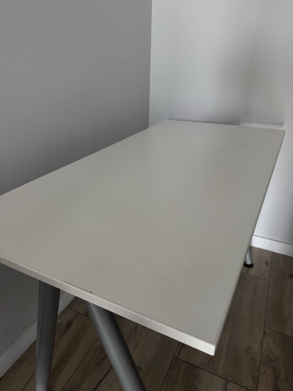 Biurko IKEA THYGE 120×60 cm białe | Regulowane nogi 60–90 cm
