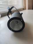 Owalna lampa w czarnej obudowie
