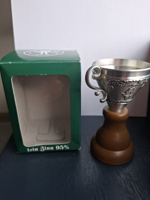 Metalowy kielich ozdobny z cyny 95%