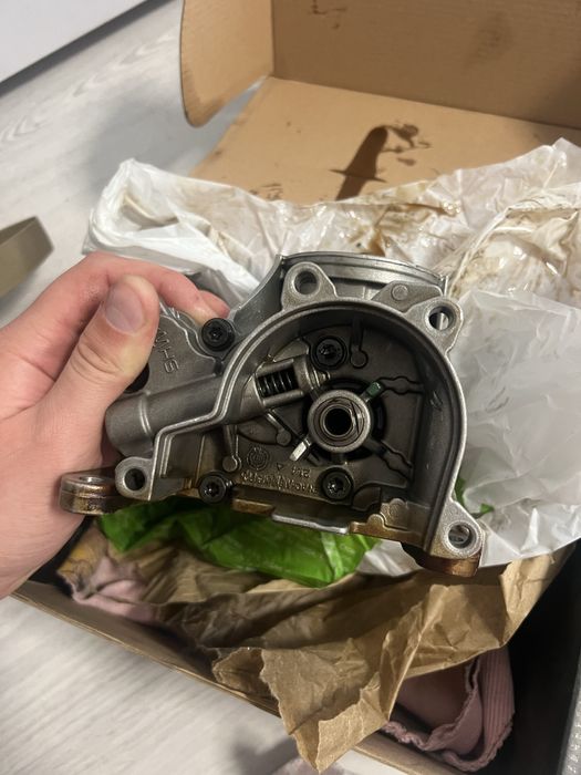 Масляний насос peugeot 208 308 citroen c3 c4 1.4-1.6 VTI EP6-EP3