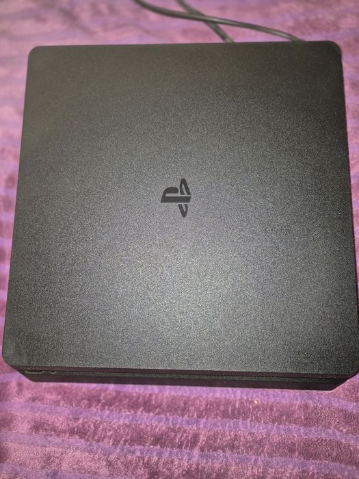 Продам PS 4, на 1 Тбайт