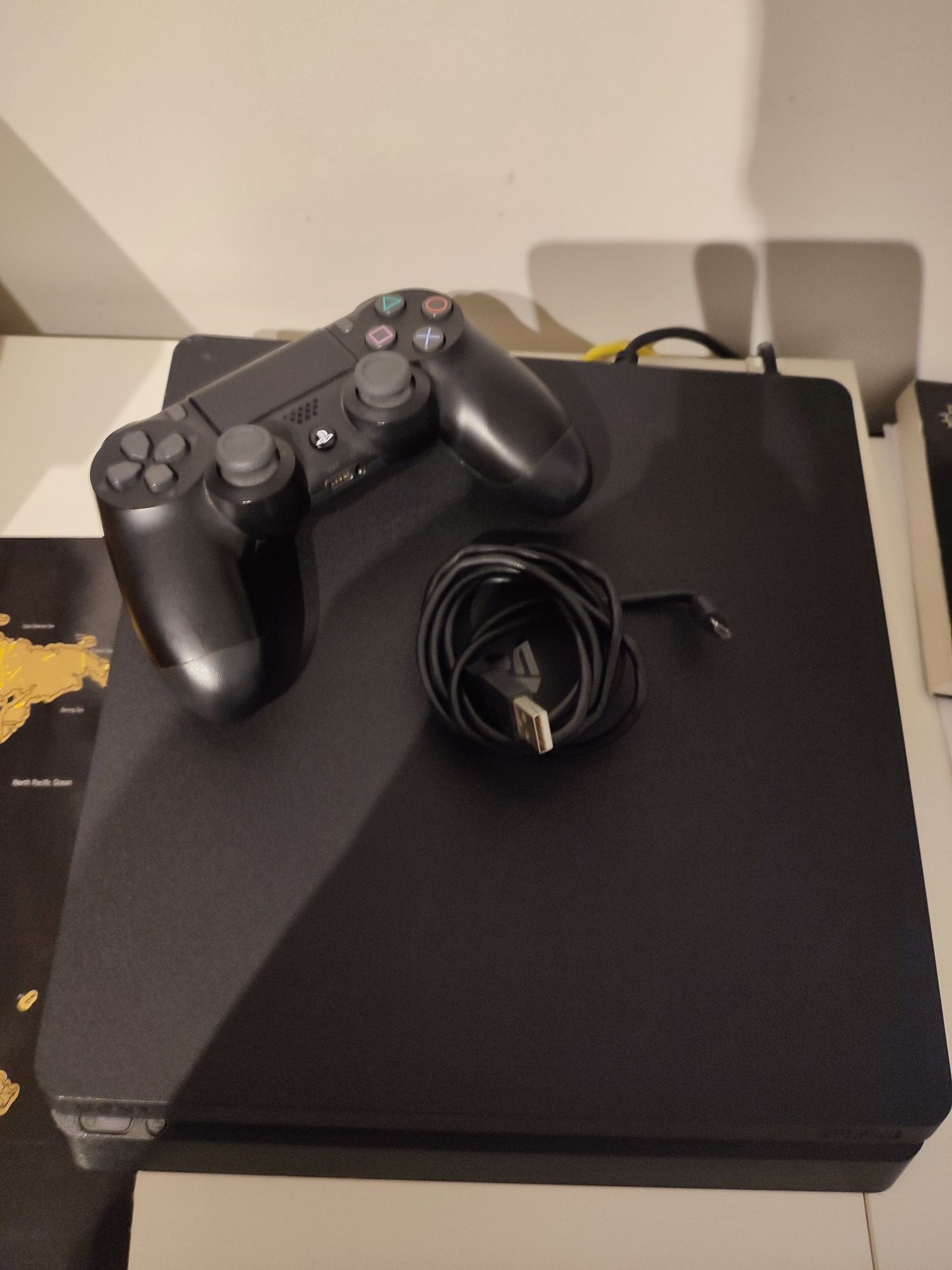 PlayStation 4 com 1 comando