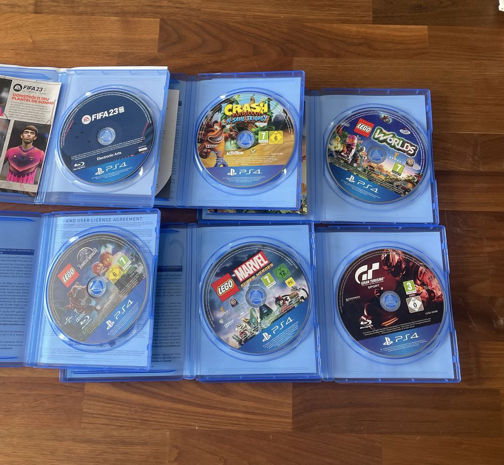 Ps4 Pro + 2 comandos + 6 jogos + cabos
