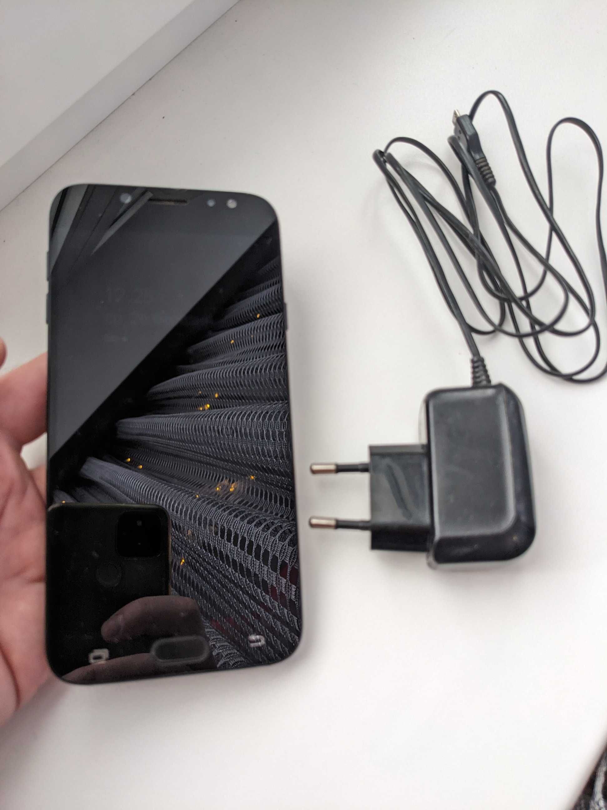 Samsung J7 2017 3/16Gb Android 9 як новий у комплекті с зарядкою