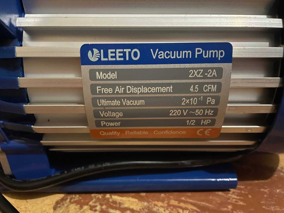 Продам вакуумні насоси Leeto