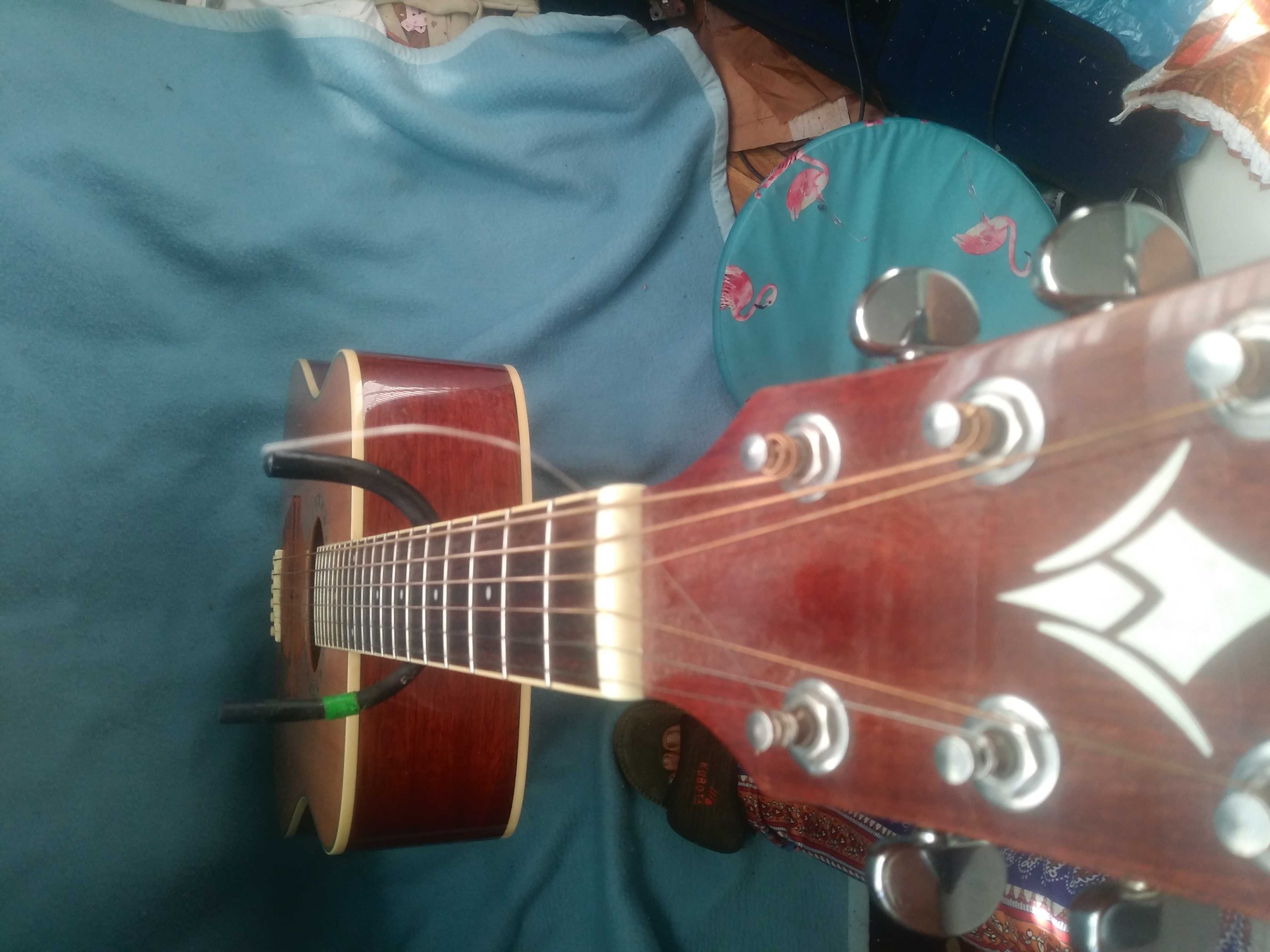 Gitara akustyczna Washburn