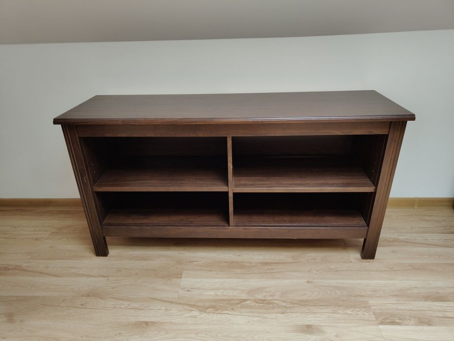 Szafka RTV z wyjściem na kable