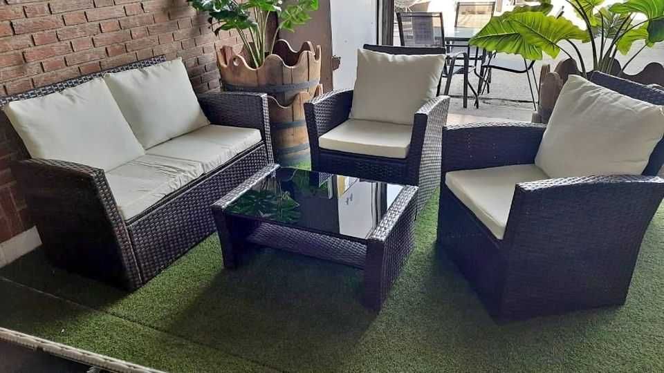 oferecer novos sofás e mesa de jardim envio grátis