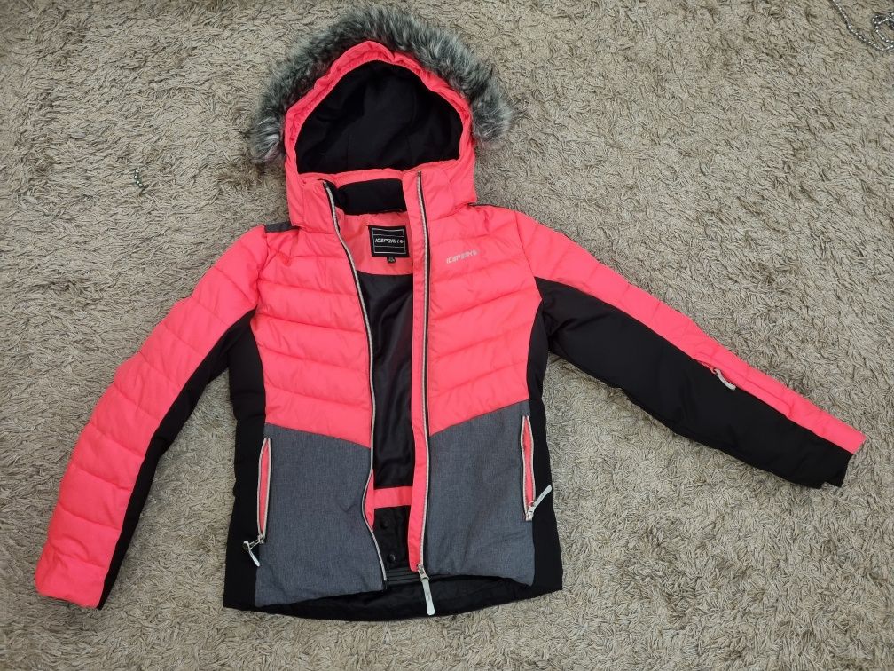 Продаю теплу зимову куртку на дівчину. Icepeak. Зріст 152 см