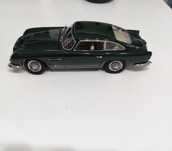 Aston Martin autoart 1/18