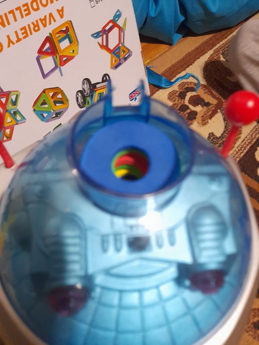 Робот на пульте управления