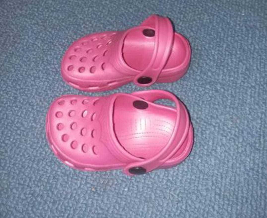 Vendo crocs para bebé (menina) novas