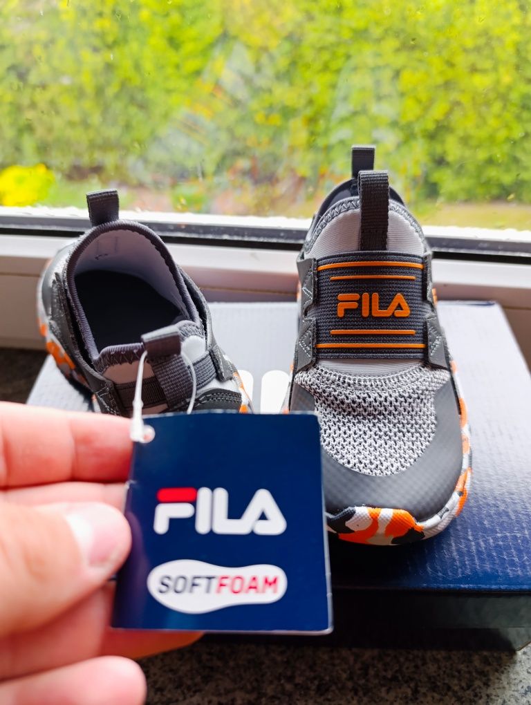 Buty sneakersy chłopięce Fila rozmiar 25