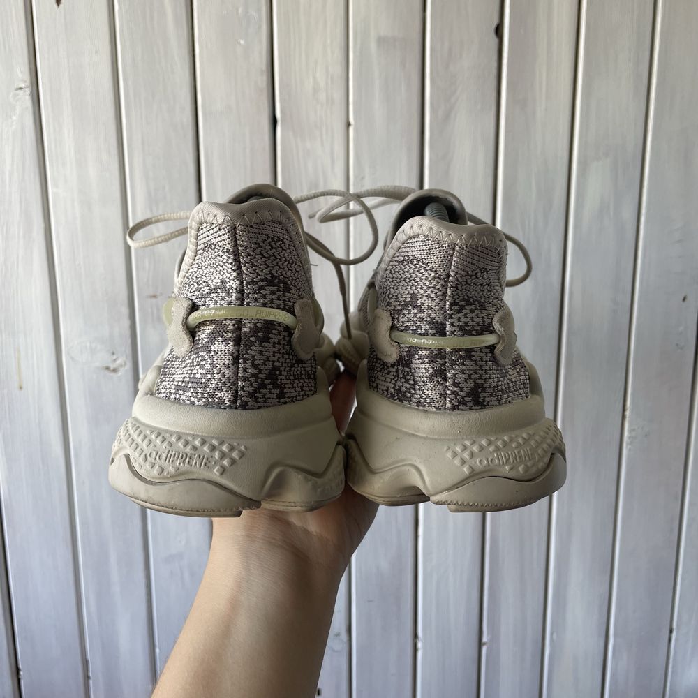 Женские кроссовки Adidas Ozweego 38,5р
