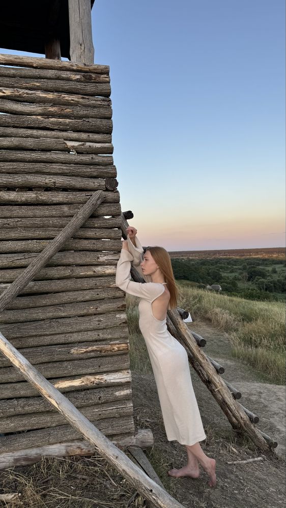Сукня з відкритою спинкою