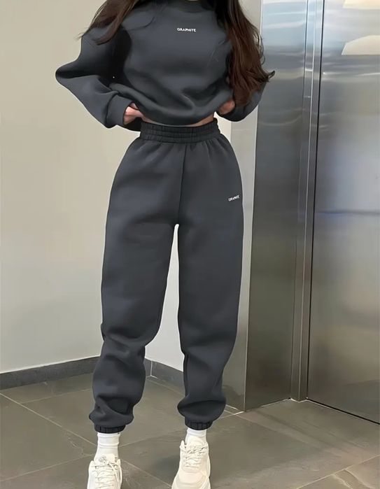 Жіночій теплий костюм