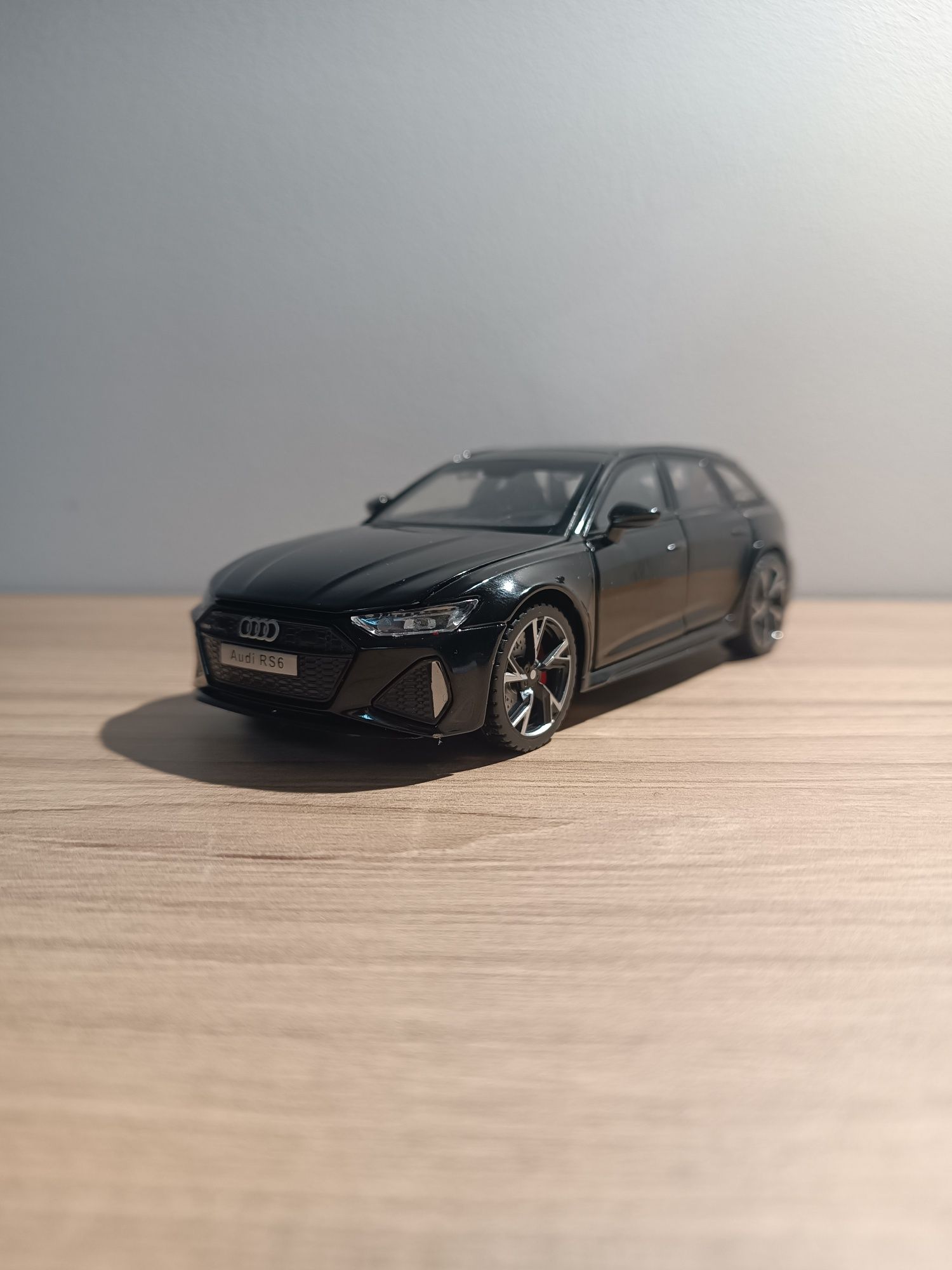 Model Audi RS 6 1:32