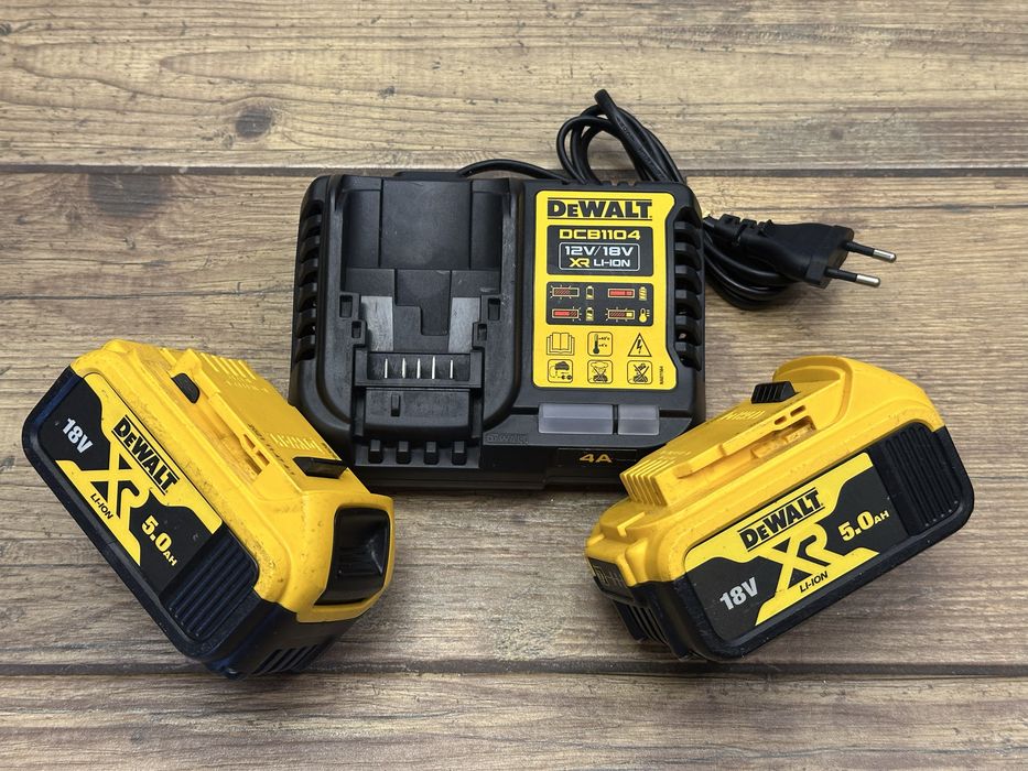2x akumulator, bateria 18V 5AH w zestawie z ładowarką DCB1104 DeWalt