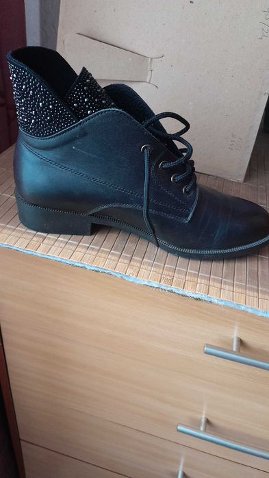 Ботинки, весна,колір чорний, дуже гарні,кожа,розмір 38