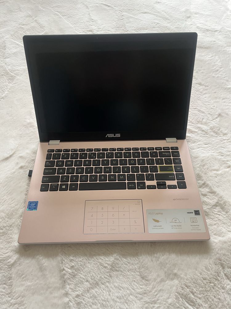 ASUS VivoBook 14”