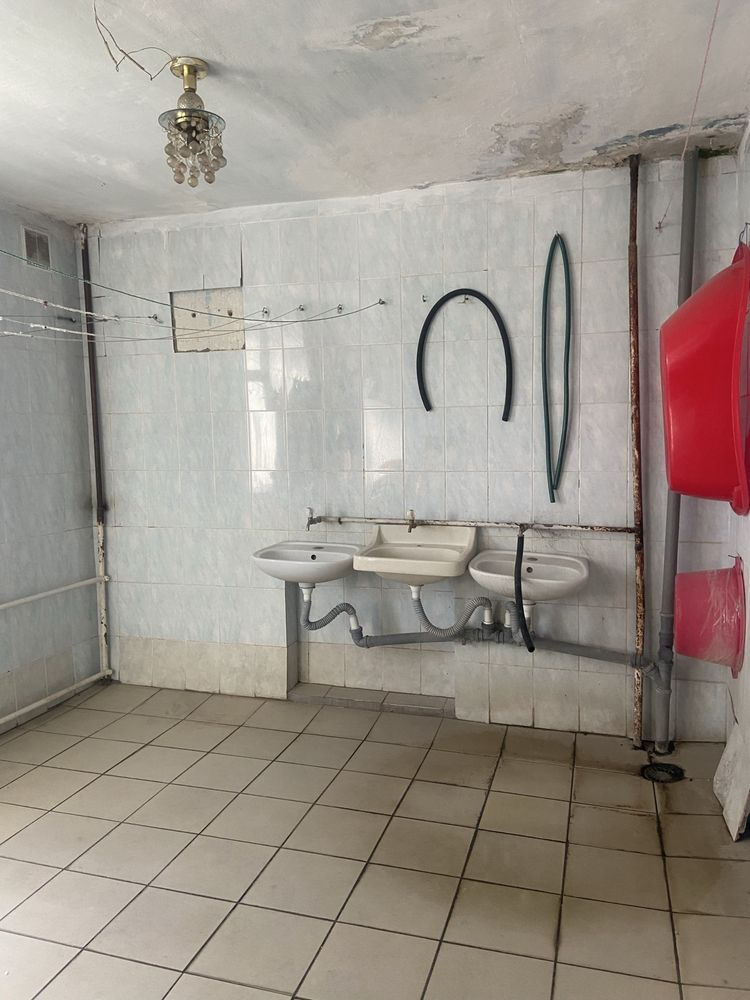 Продається кімната в гуртожитку.