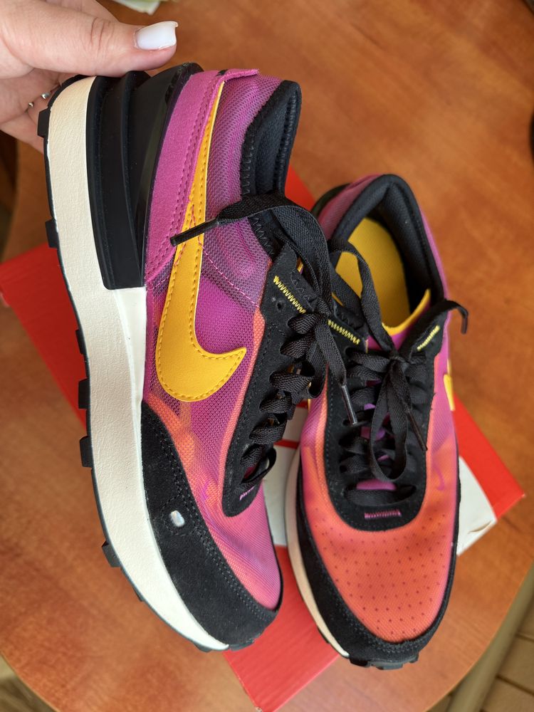 Кросівки жіночі підліткові nike waffle one 38.5