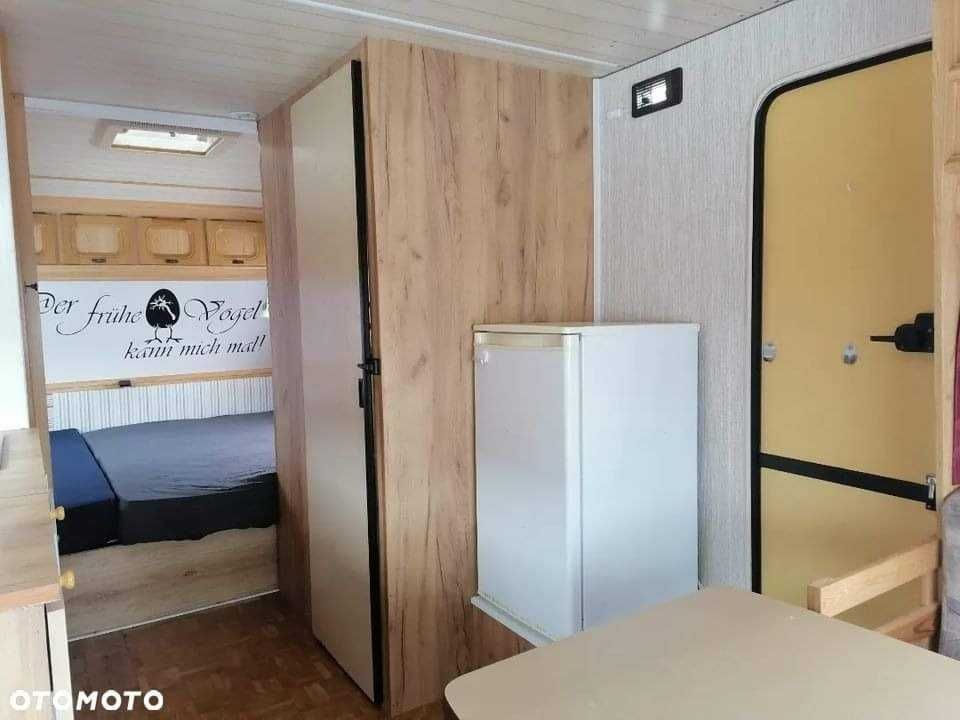Przyczepa kempingowa LMC Caravan wraz z namiotem