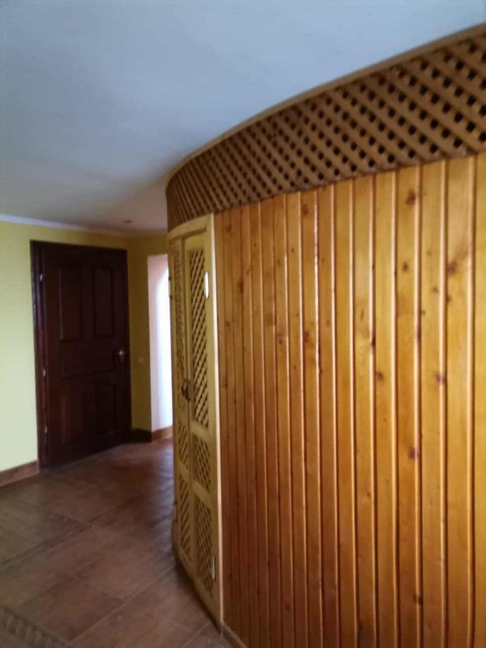 будинок в передмісті Калуш на березі р.Лімниця з прилеглою територією