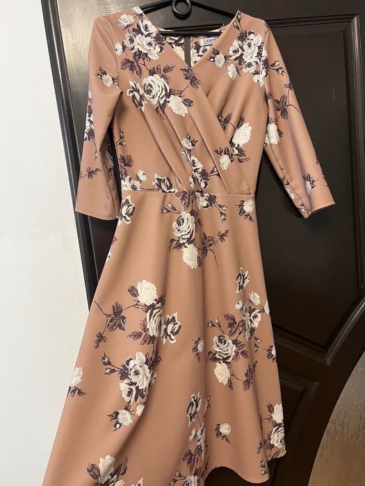 Продам сукню в гарному стані