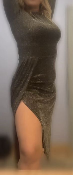 Вечірня блискуча сукня