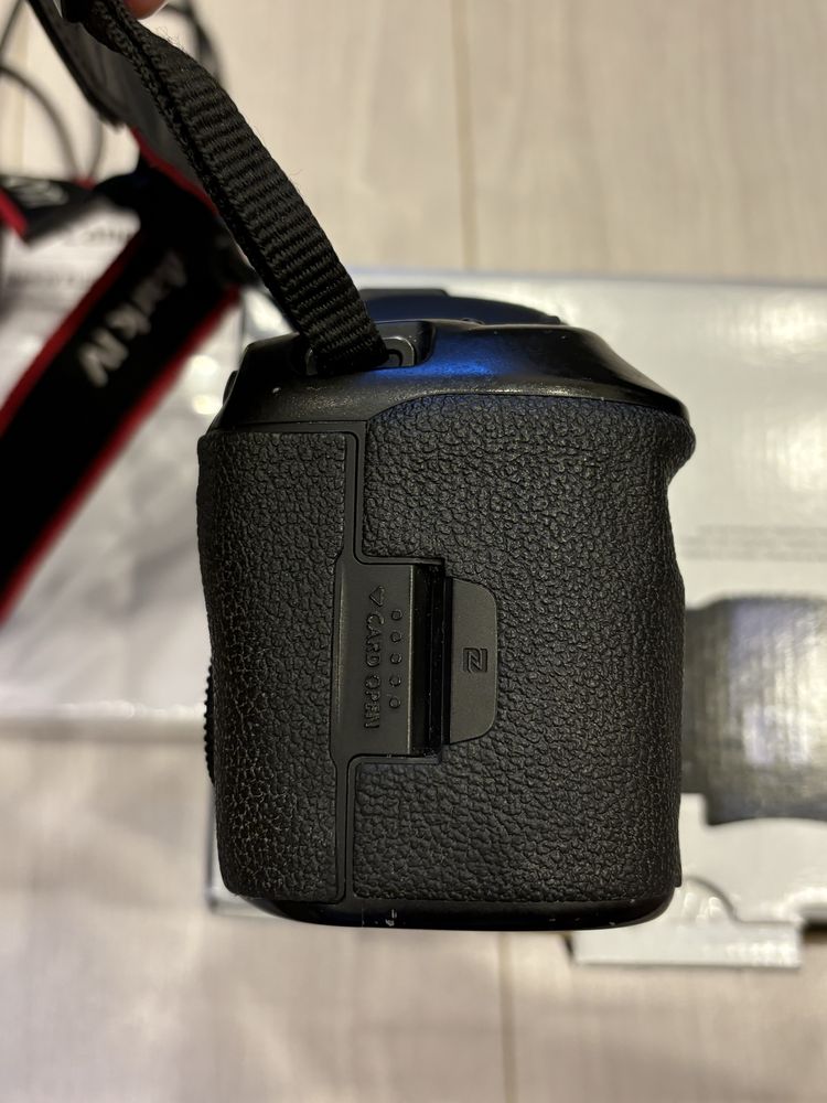 Canon EOS 5D Mark IV 4