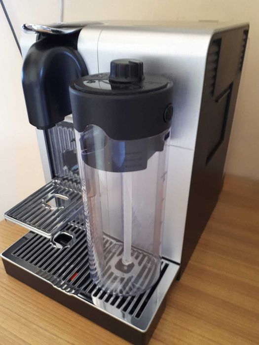 Ekspres na kapsułki Nespresso DeLonghi EN750.MB Lattissima Pro