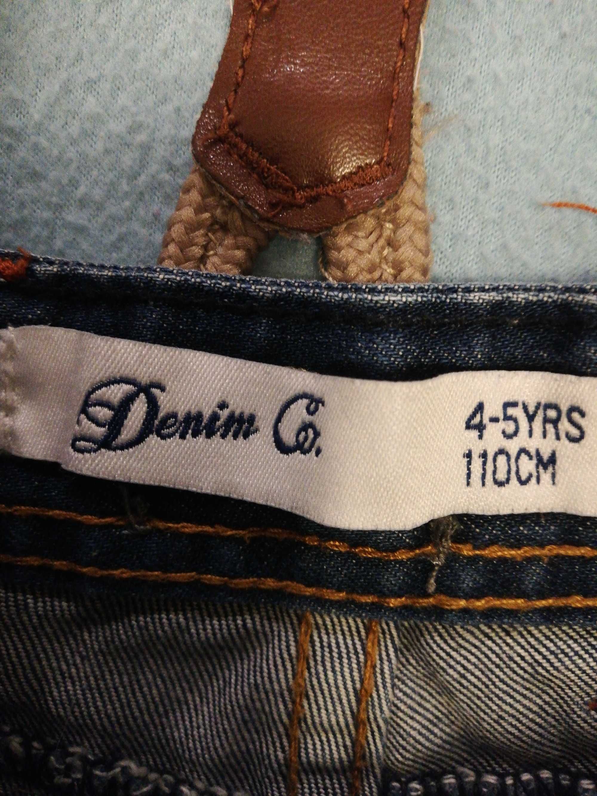 Krótkie spodnie szorty z szelkami r. 110