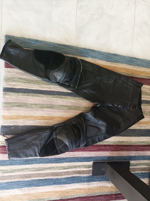 Calças em pele para mota