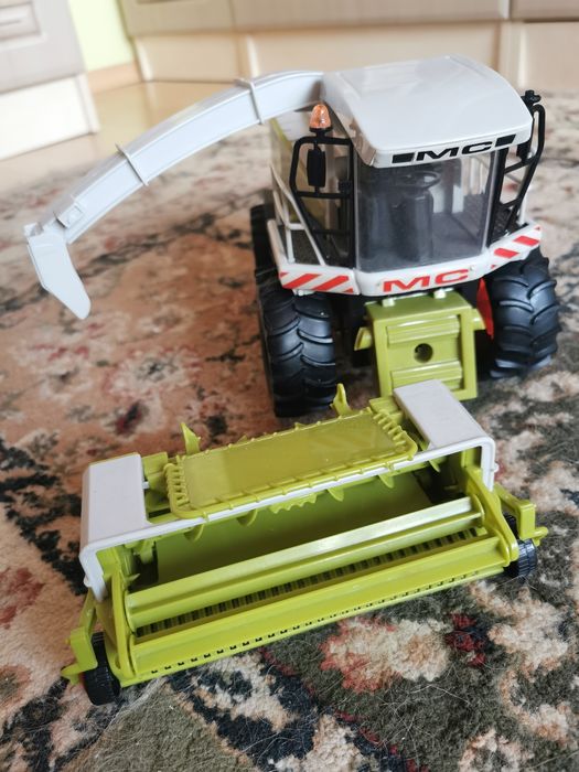 Комбайн, фермерська техніка, сільськогосподарська техніка