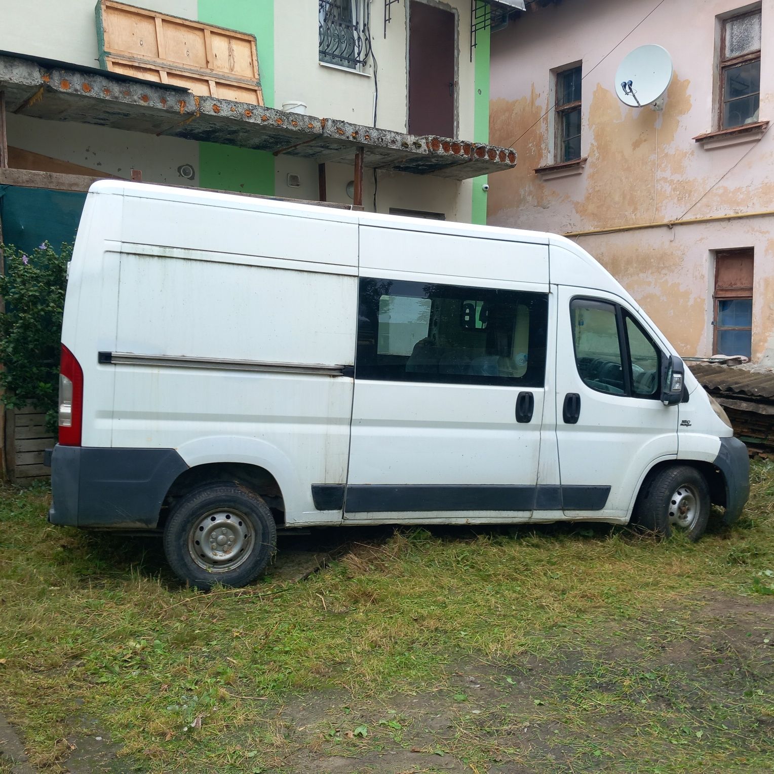 Здаю в оренду автомобілі бус мотоцикл велосипеди