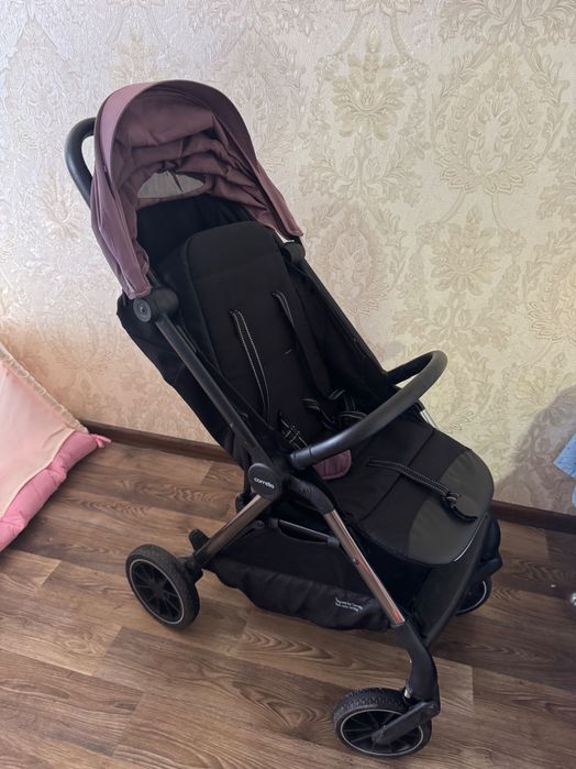 Дитячий прогулянковий візочок