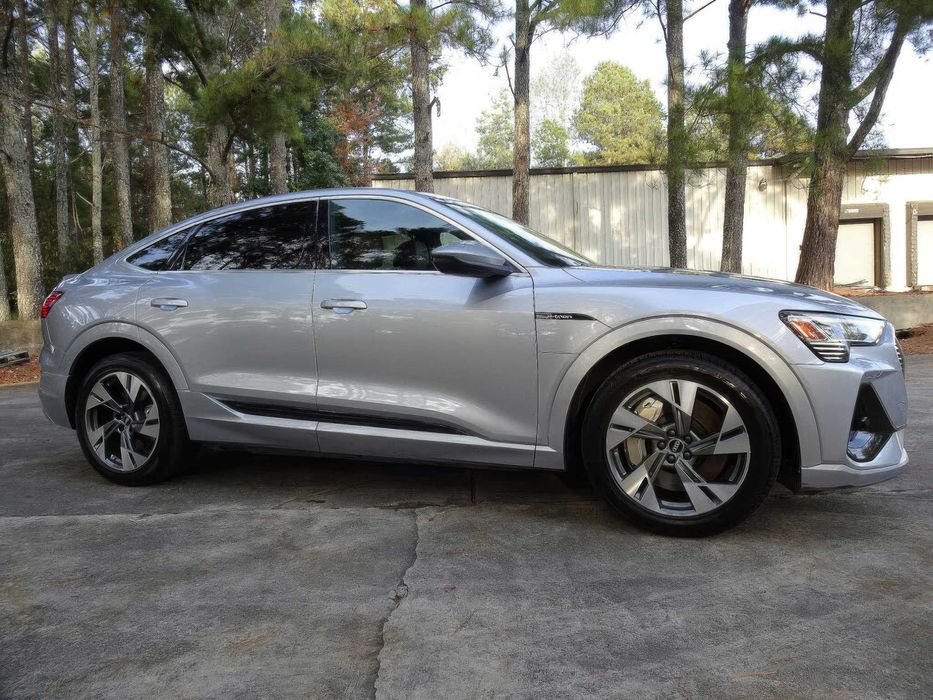 Audi e-tron Premium S Line Sportback      2022