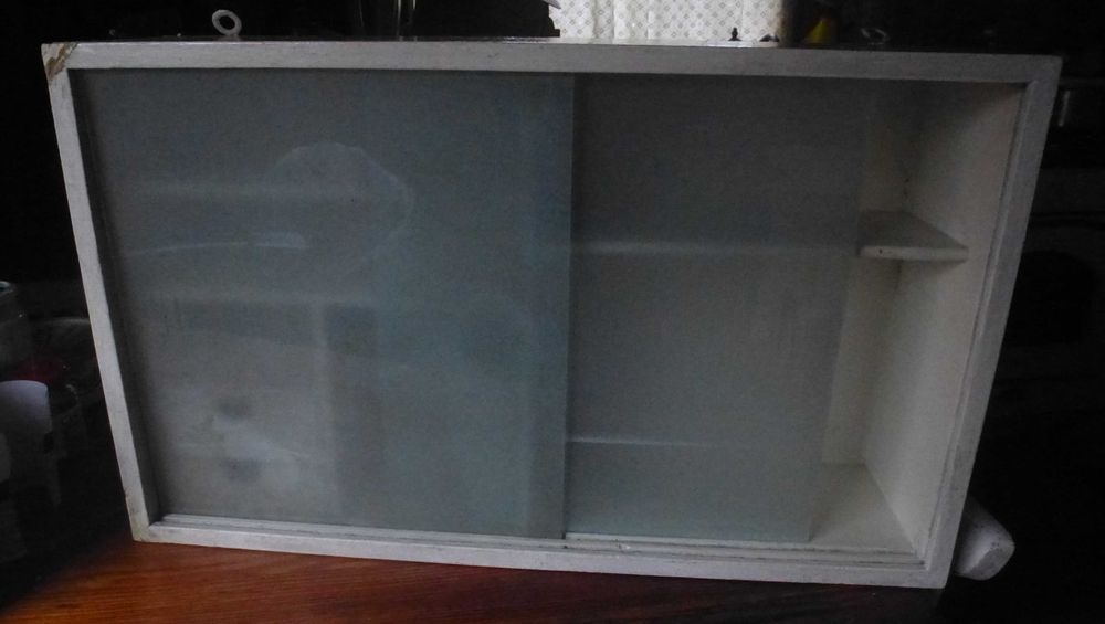 Stara szafka drewniana łazienkowa apteczka PRL